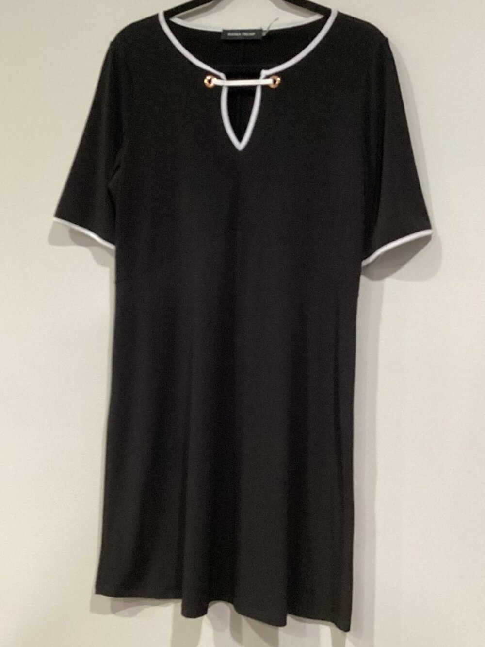 Ivanka Trump Black Dress With White Trim and Short Sleeves – Medium
